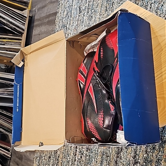 Ahmad Bradshaw New York Giants issued custom Cleats - Picture 10 of 10